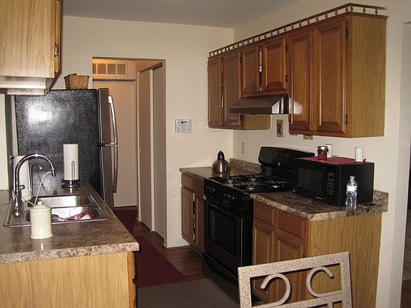 4th image of 165 Cedarwood Ave