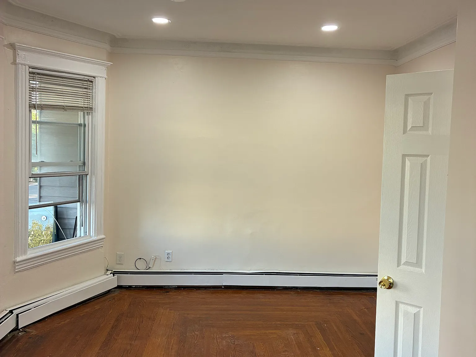 3 bed, 1000 sqft, $2,200 — Photo 4