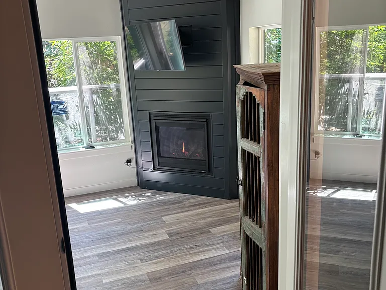 2106 Essex Ct — Photo 17
