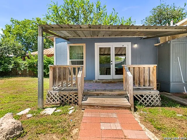 2213 N Flores St — Photo 47