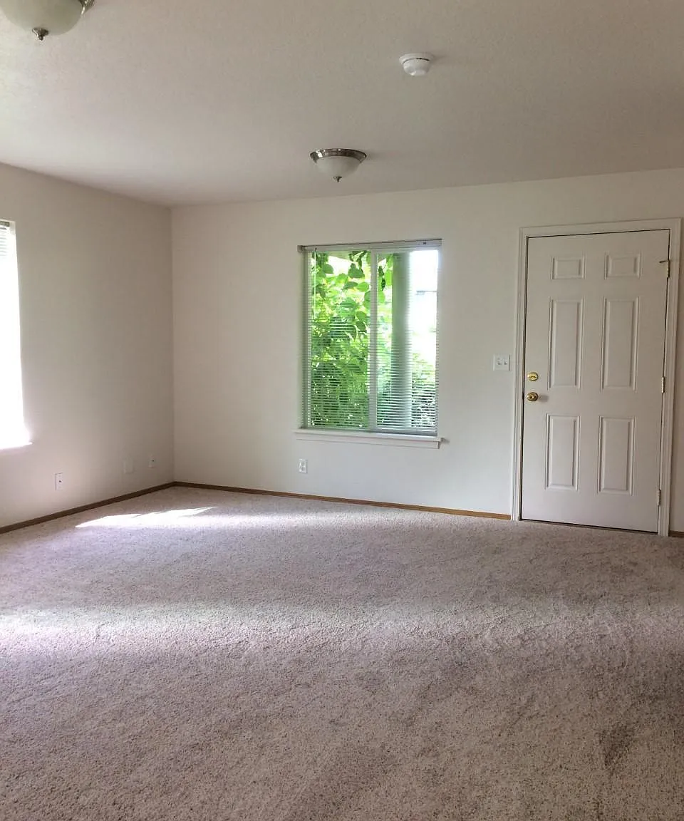 3 bed, 1.5 bath, 1157 sqft, $1,825 — Photo 3