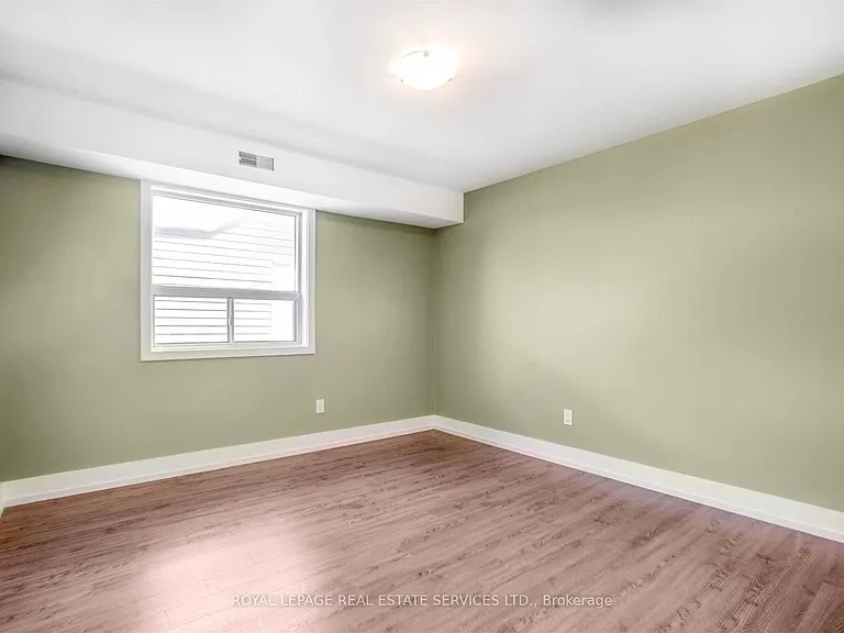 86 Givins St #UPPER — Photo 16