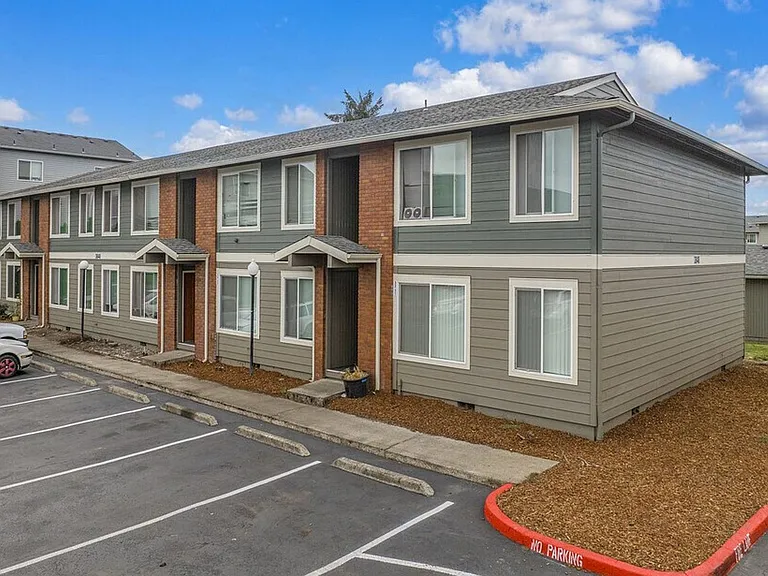 Brighton Park East Apartments — Photo 31