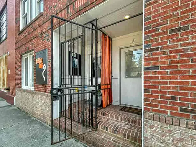 322 Peters St SW #2 — Photo 3