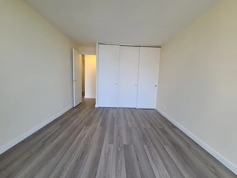 4343 N Clarendon Ave #1012 — Photo 9