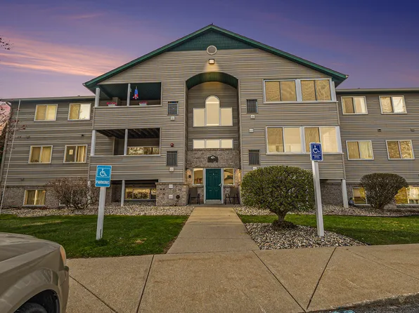5891 Crosswinds Dr Unit 23, Norton Shores, MI 49444