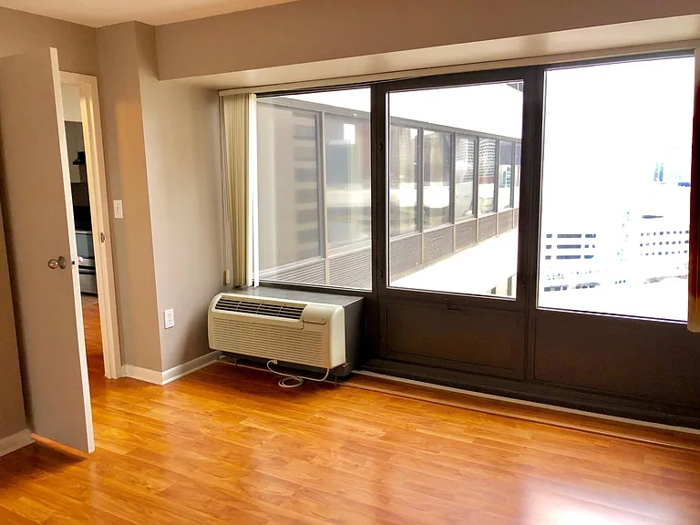 300 Riverfront Dr #14C — Photo 8