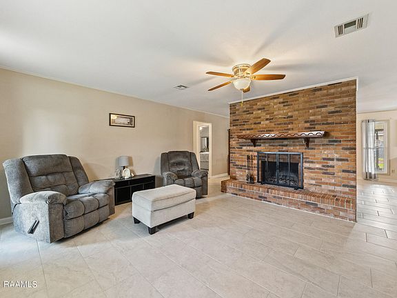4th image of 104 Saint James Dr