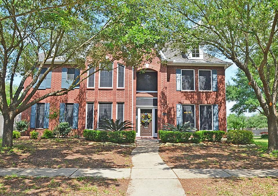 Just what you've been waiting for! Gorgeous 5 bedroom 3 1/2 bath home built by Newmark and zoned to 