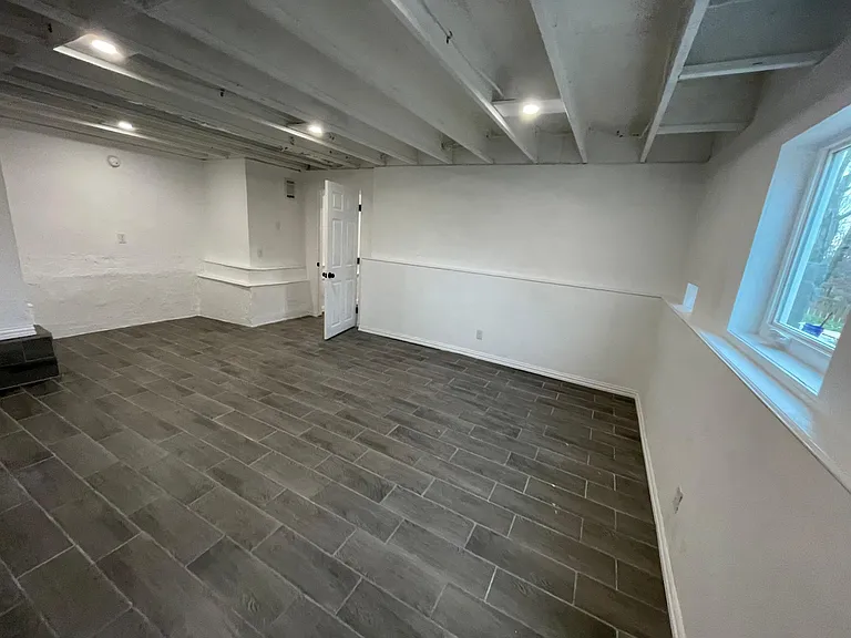3666 Tara St — Photo 53