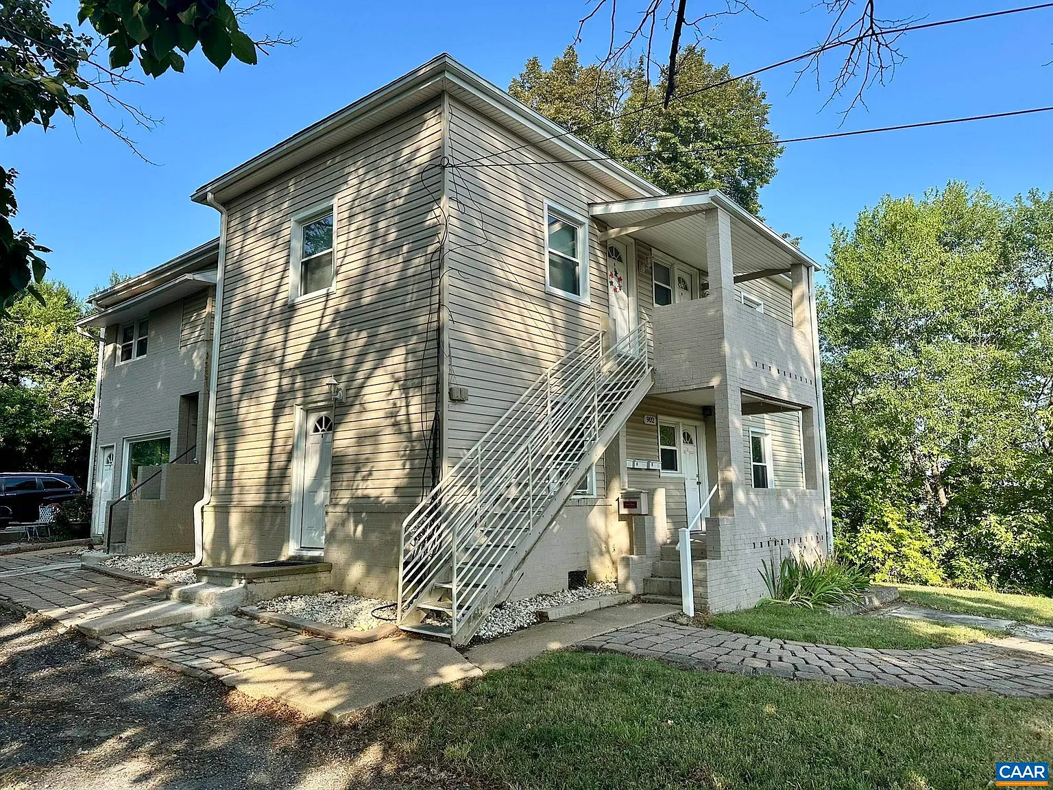 2 bed, 1.0 bath, 1189 sqft, $1,100 — Photo 1