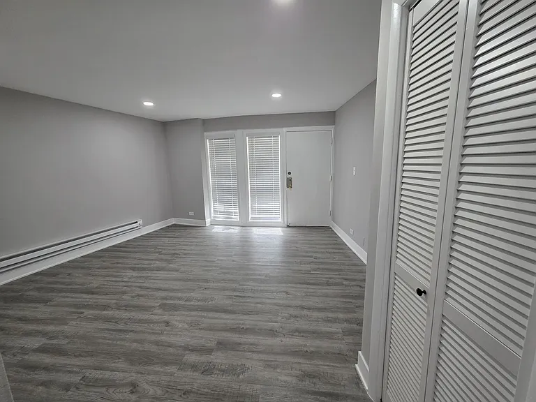 6901 N Ridge Blvd #2F — Photo 1