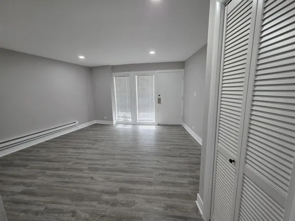 6901 N Ridge Blvd APT 2F, Chicago, IL 60645