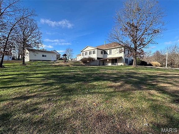 5th image of 812 Hillcrest Dr