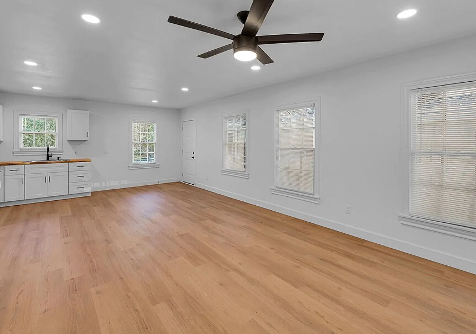 Newly Remodeled 3BD 2BA Home in North Waco — Photo 3