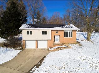 101 Locust Ln, Oakdale, PA 15071