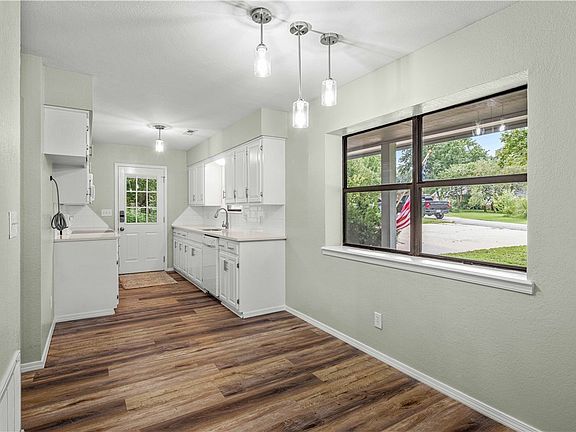 5th image of 380 Jay Ave
