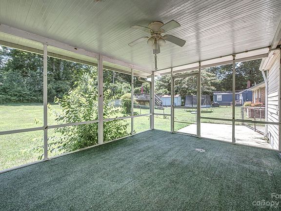 3rd image of 1501 Poston Cir