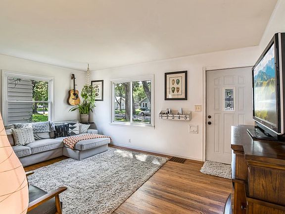 5th image of 5252 Newton Ave N