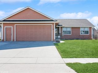 208 35th St SW, Altoona, IA 50009