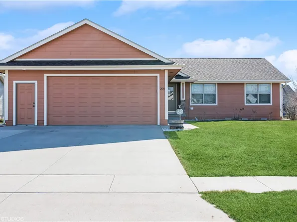 208 35th St SW, Altoona, IA 50009