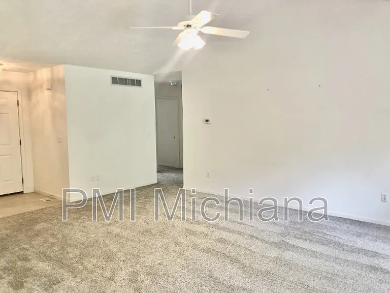 51880 Courtland Dr E — Photo 3