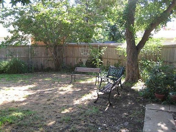 3rd image of 2306 Briarmeadow Dr