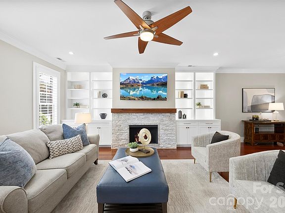3rd image of 9415 Bonnie Briar Cir