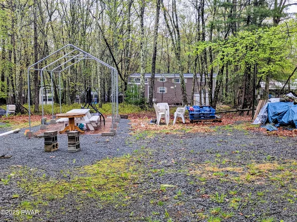 4056 Hopi Ln, Shohola, PA 18458