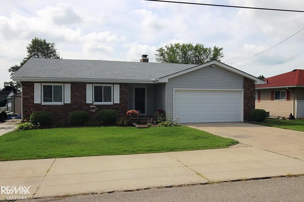 7255 Cardinal Rd photo 1