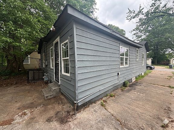 5th image of 2074 Lowell Ave