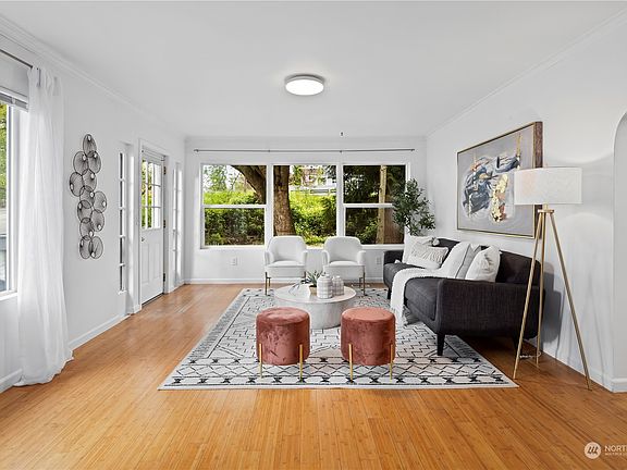 3rd image of 2321 Jackson Avenue