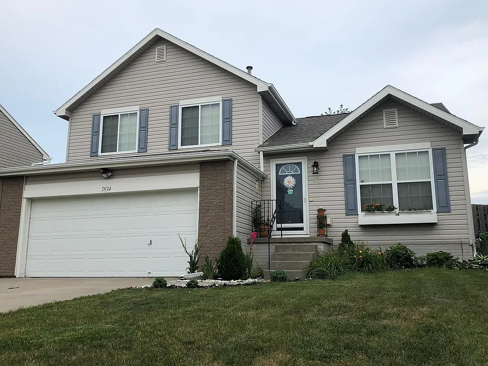 7834 S 161st Ter
