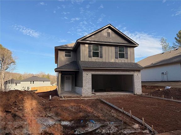 2nd image of 524 Creek Rd