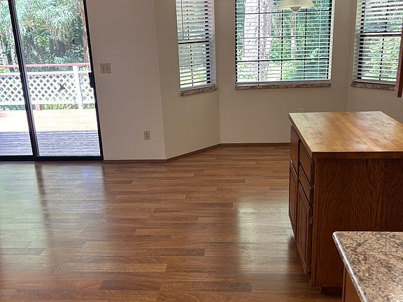 Eating Area off of kitchen
