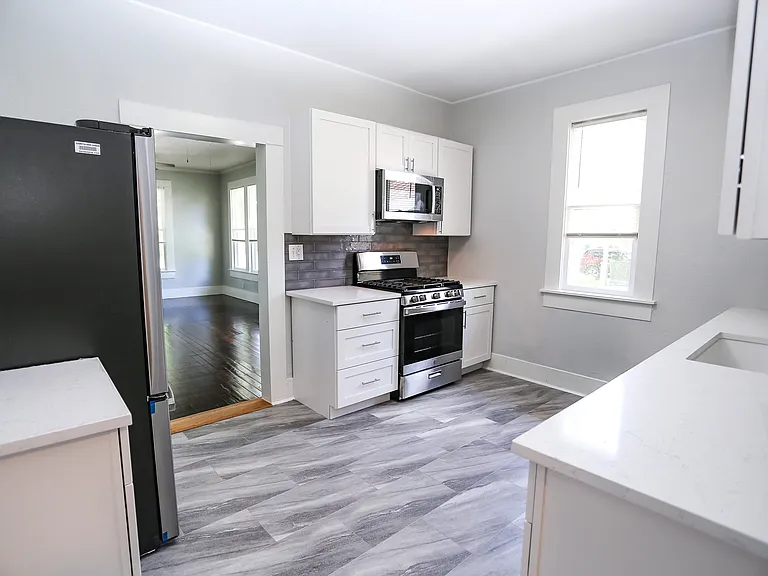 271 S Willow Ave — Photo 26