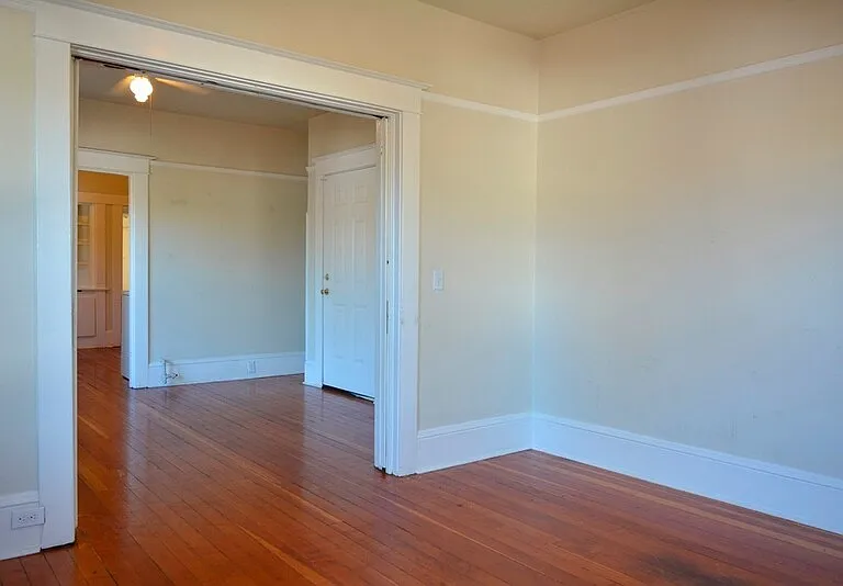 3956 N Albina Ave — Photo 6