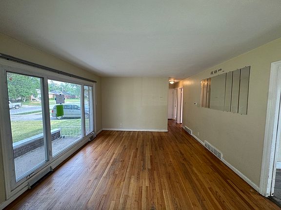 2nd image of 386 Clyde Ave