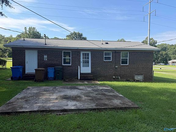 3rd image of 1609 Woodview Dr SW