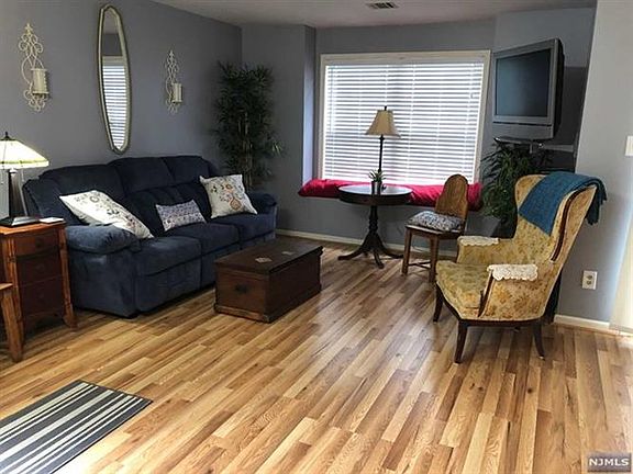 2nd image of 123 Cambridge Ct #B023