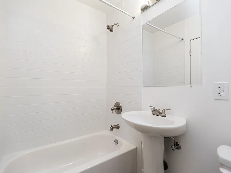 2737 Sutter — Photo 7