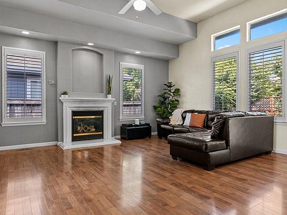 5th image of 4717 - 4719 Starbuck Avenue