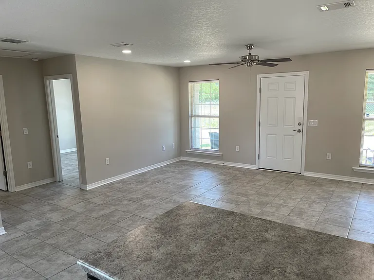 255 Kenmore Rd — Photo 10