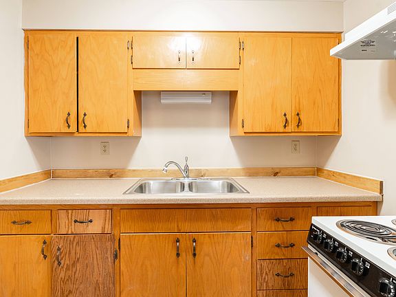 Fargo, ND Birchwood Apartments | 01A | Kitchen