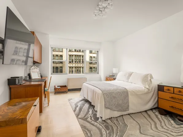 150 East 69th Street image 7 of 14