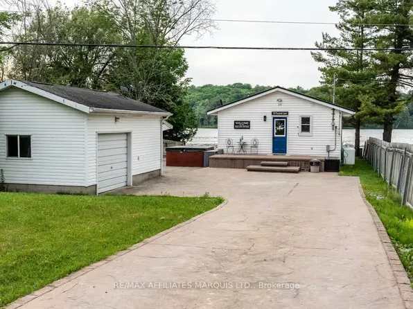 10 Foxtrot Ln, Front Of Yonge, ON K0E 1R0