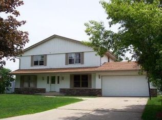 7524 S 77th St, Franklin, WI 53132