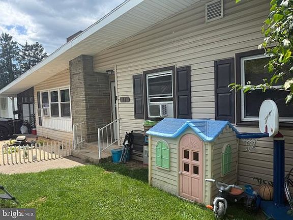 3rd image of 11 Magnolia Dr