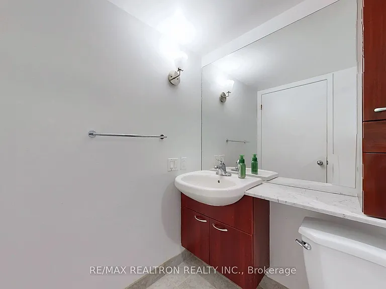 1050 The Queensway #217 — Photo 36