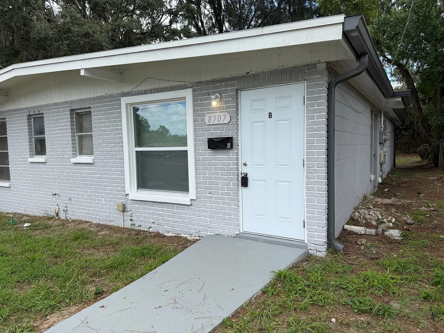 2 bed, 808 sqft, $1,400 — Photo 2